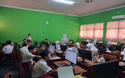 KEGIATAN MPLS RAMAH SMPN 1 PEJAGOAN